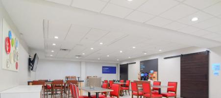 Holiday Inn Express & Suites Indianapolis NW