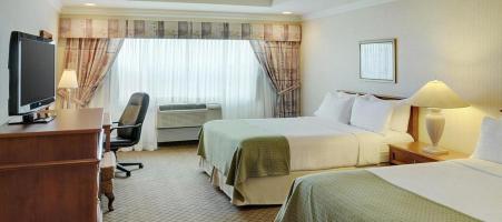 Holiday Inn & Suites Oakville at Bronte